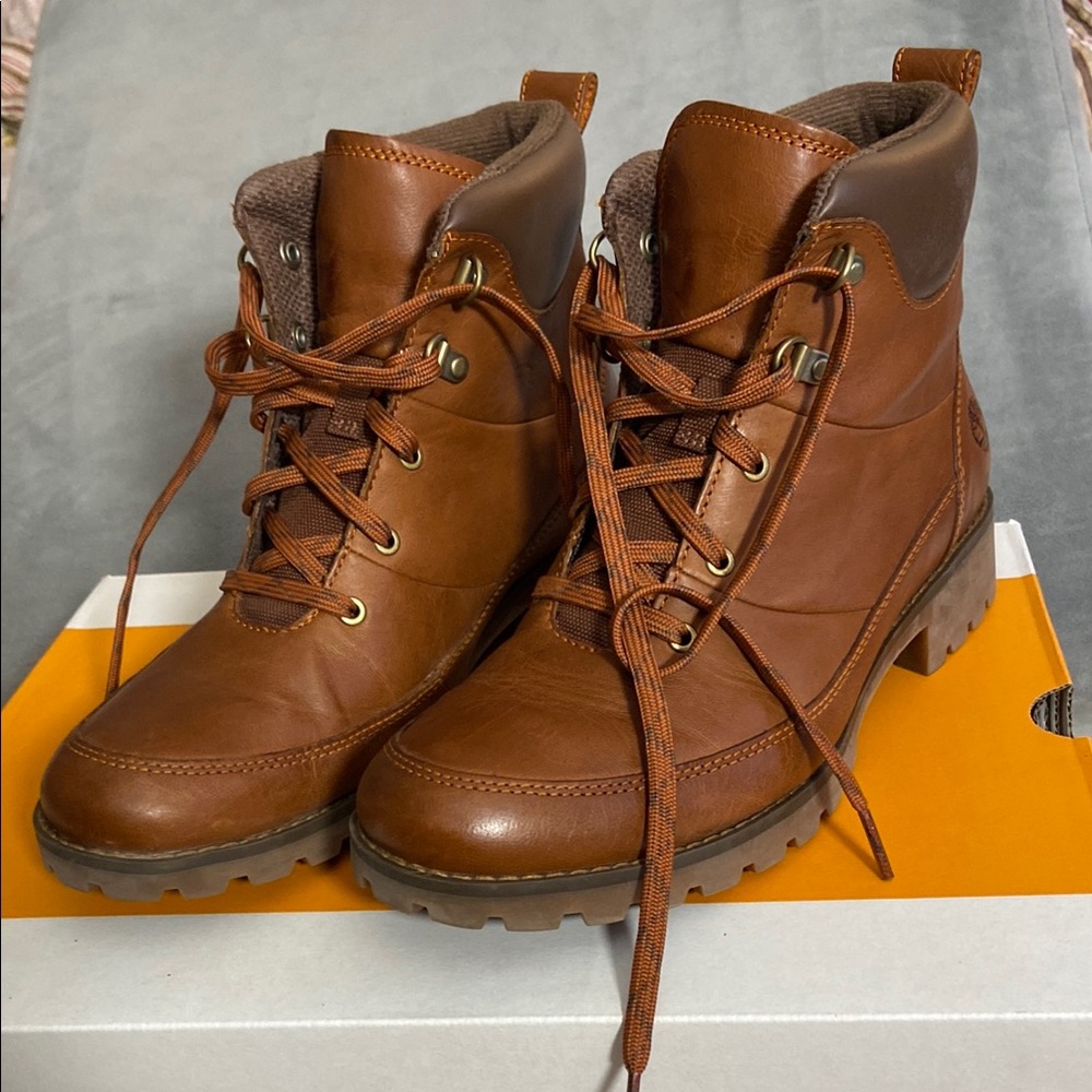Timberland Brown Leather Lace-Up Boots w/box